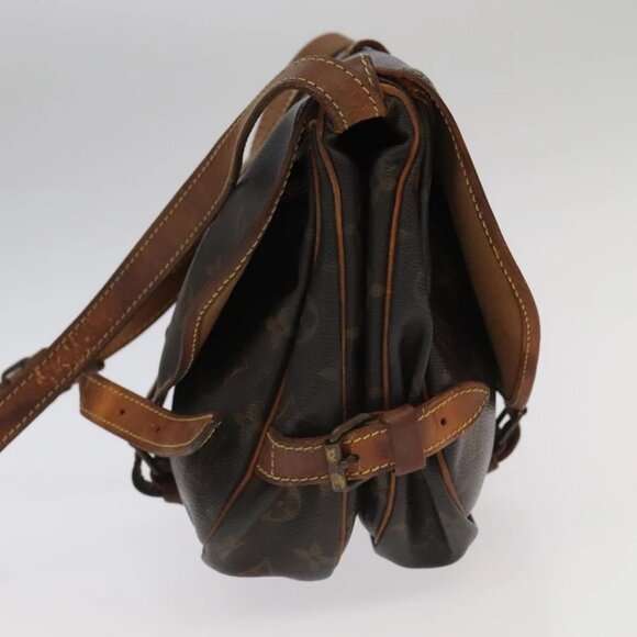 LOUIS VUITTON Monogram Saumur 30 Shoulder Bag LV - Picture 4 of 15